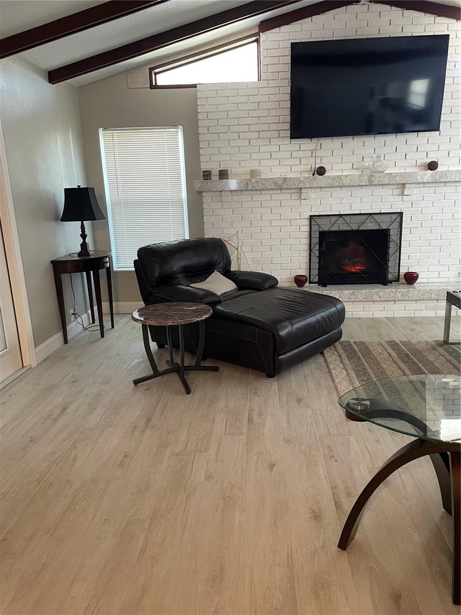 Image 10 of 28 For 405 4th Avenue N