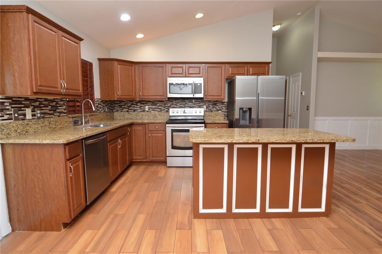 Image 8 of 79 For 10248 107th Avenue N