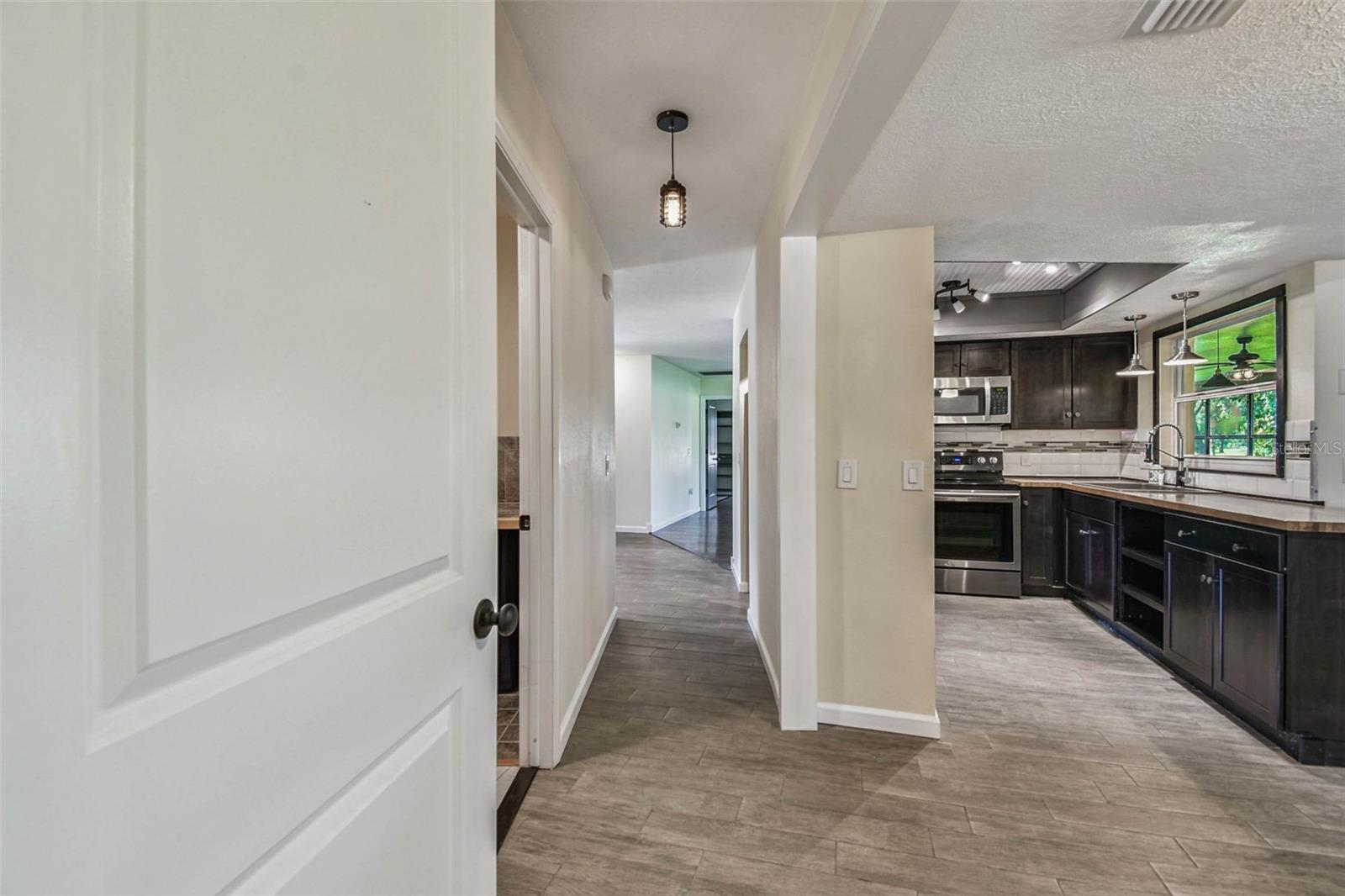 Image 41 of 80 For 5319 Saddlebrook Way
