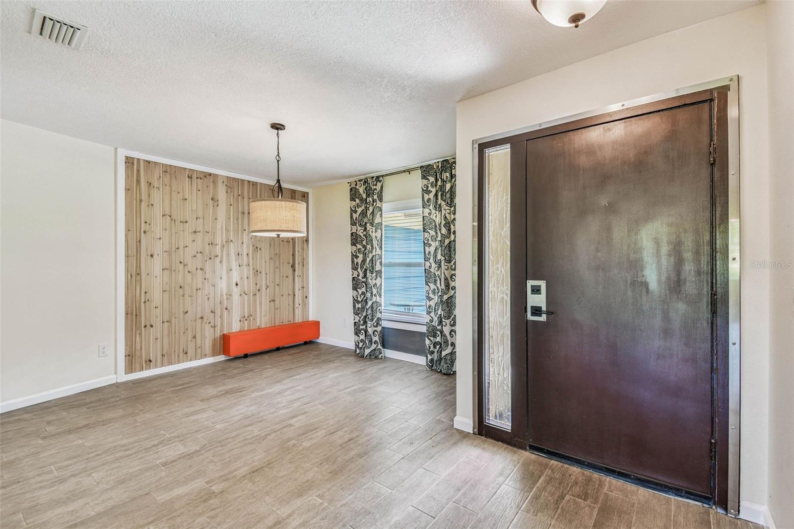 Image 8 of 80 For 5319 Saddlebrook Way