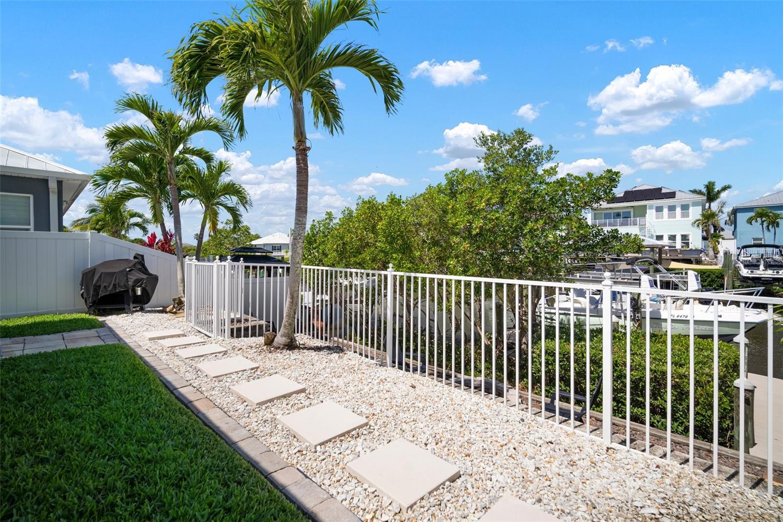 Image 29 of 32 For 424 Bahama Grande Boulevard