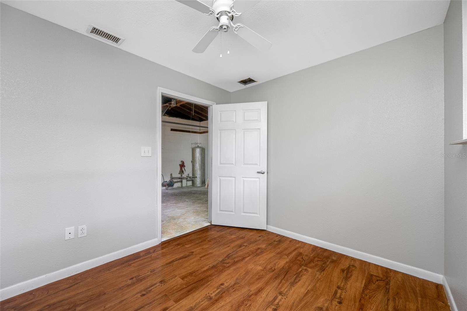 Image 14 of 29 For 1916 Macomber Avenue