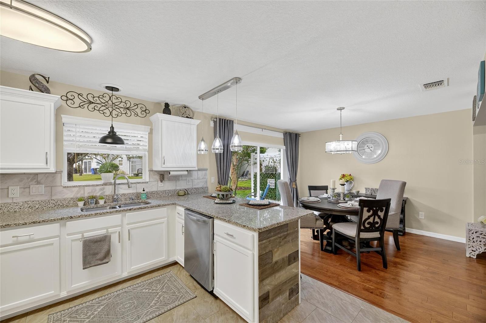 Image 20 of 53 For 3008 Amber Oak Drive
