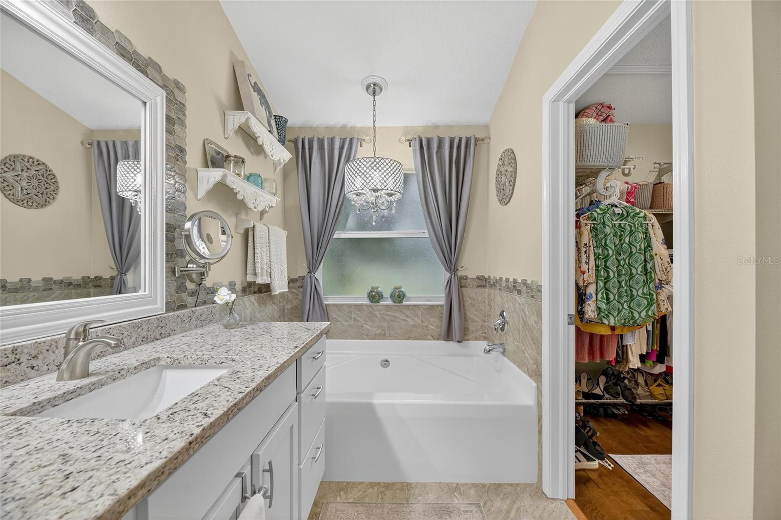 Image 33 of 53 For 3008 Amber Oak Drive