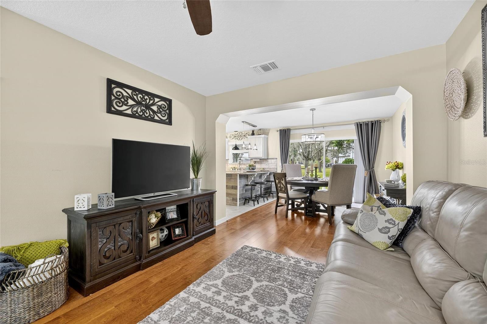 Image 7 of 53 For 3008 Amber Oak Drive