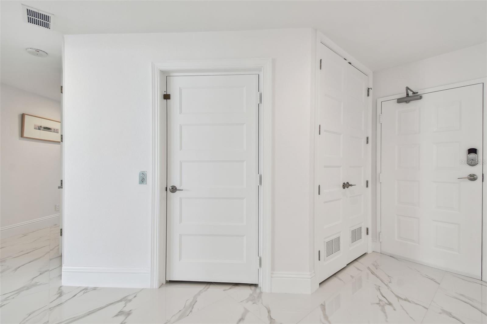 Image 13 of 76 For 1560 Gulf Boulevard 306