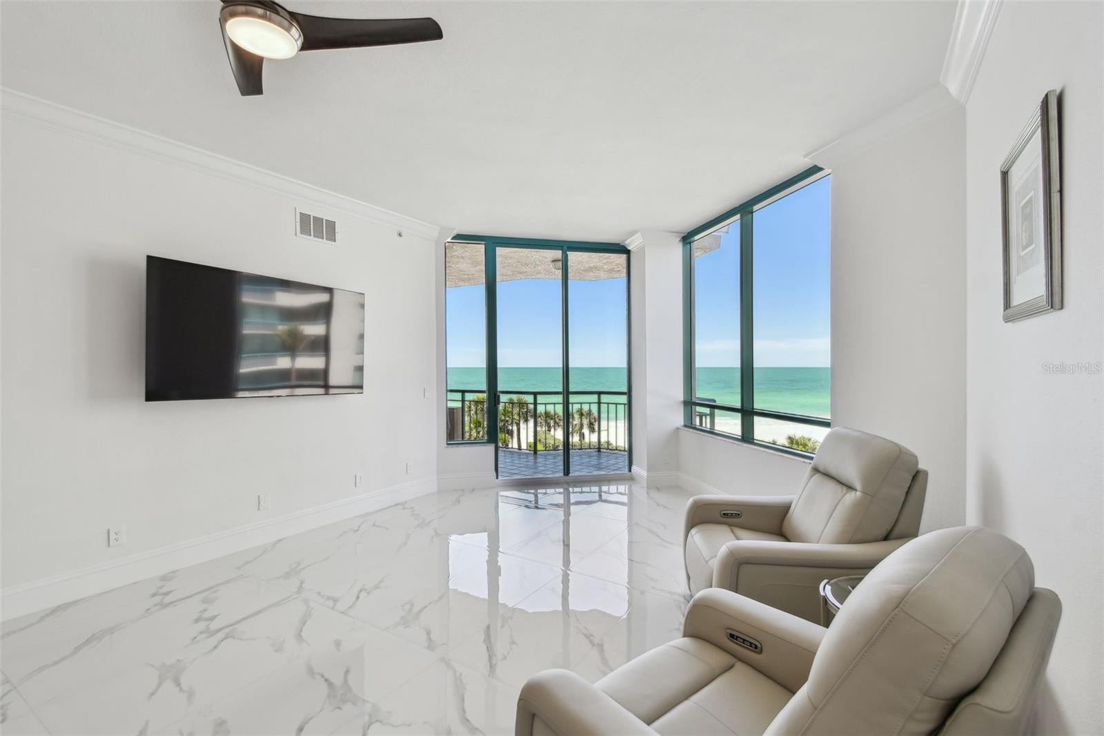 Image 16 of 76 For 1560 Gulf Boulevard 306