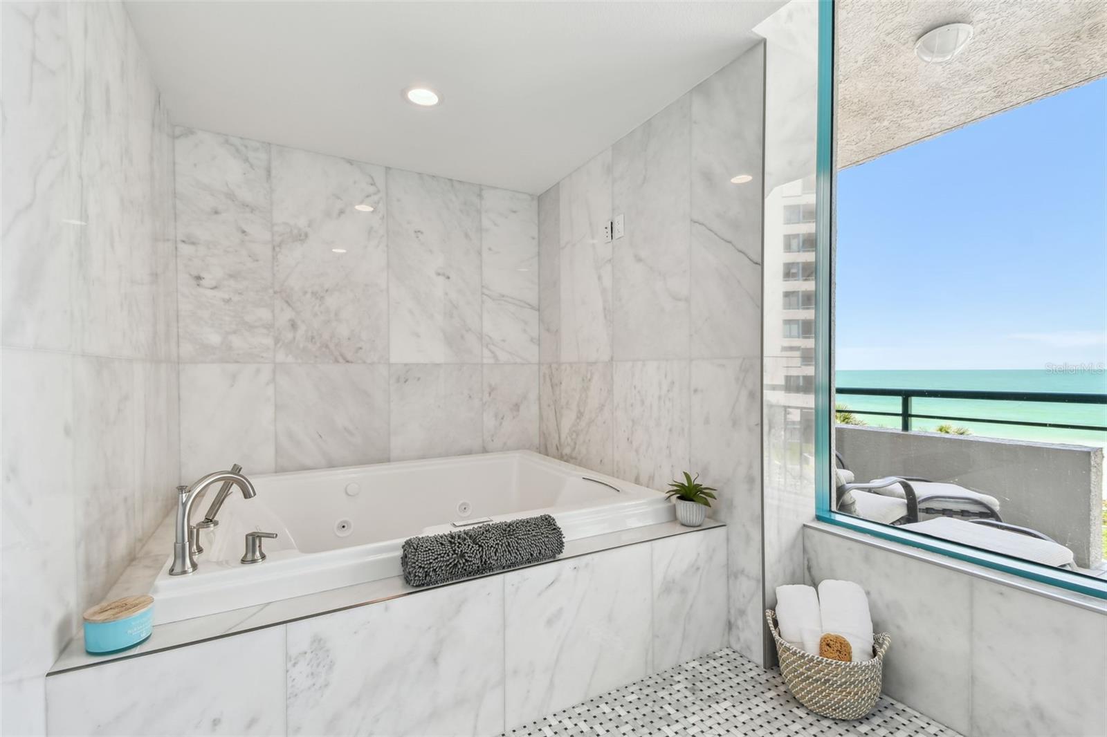 Image 20 of 76 For 1560 Gulf Boulevard 306