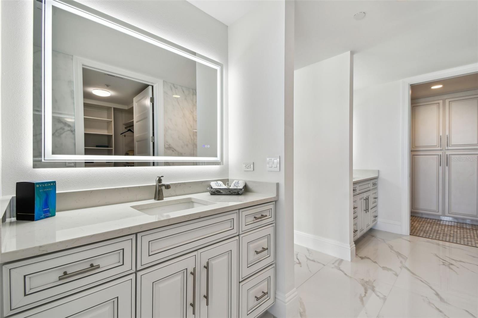 Image 21 of 76 For 1560 Gulf Boulevard 306