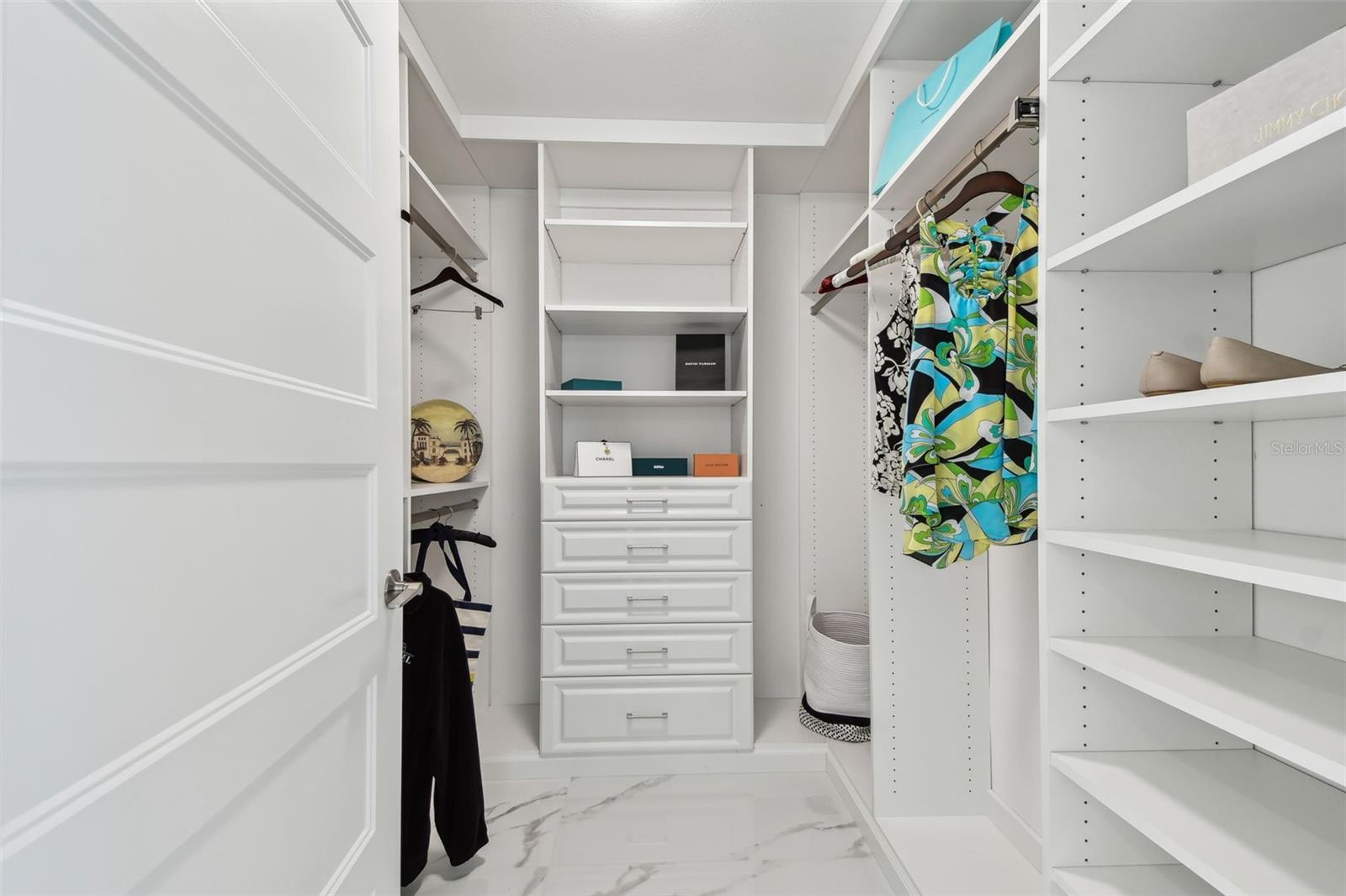 Image 22 of 76 For 1560 Gulf Boulevard 306