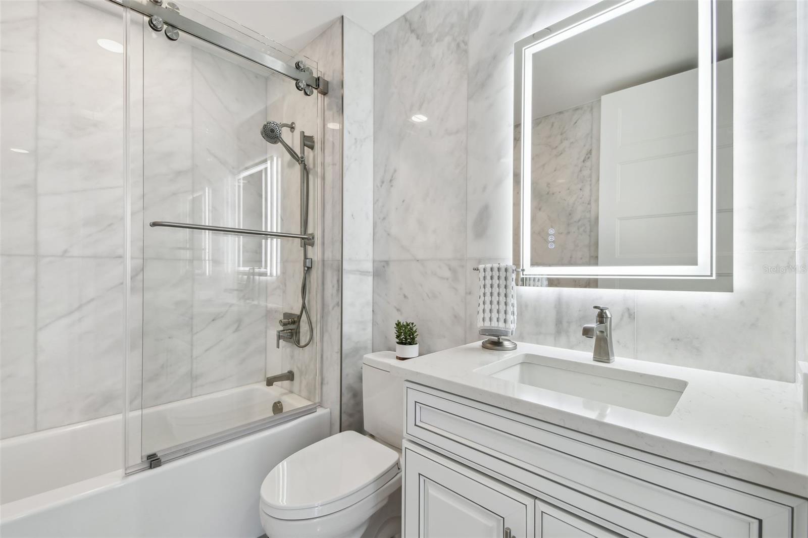 Image 36 of 76 For 1560 Gulf Boulevard 306