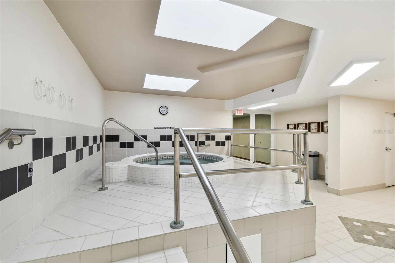 Image 70 of 76 For 1560 Gulf Boulevard 306