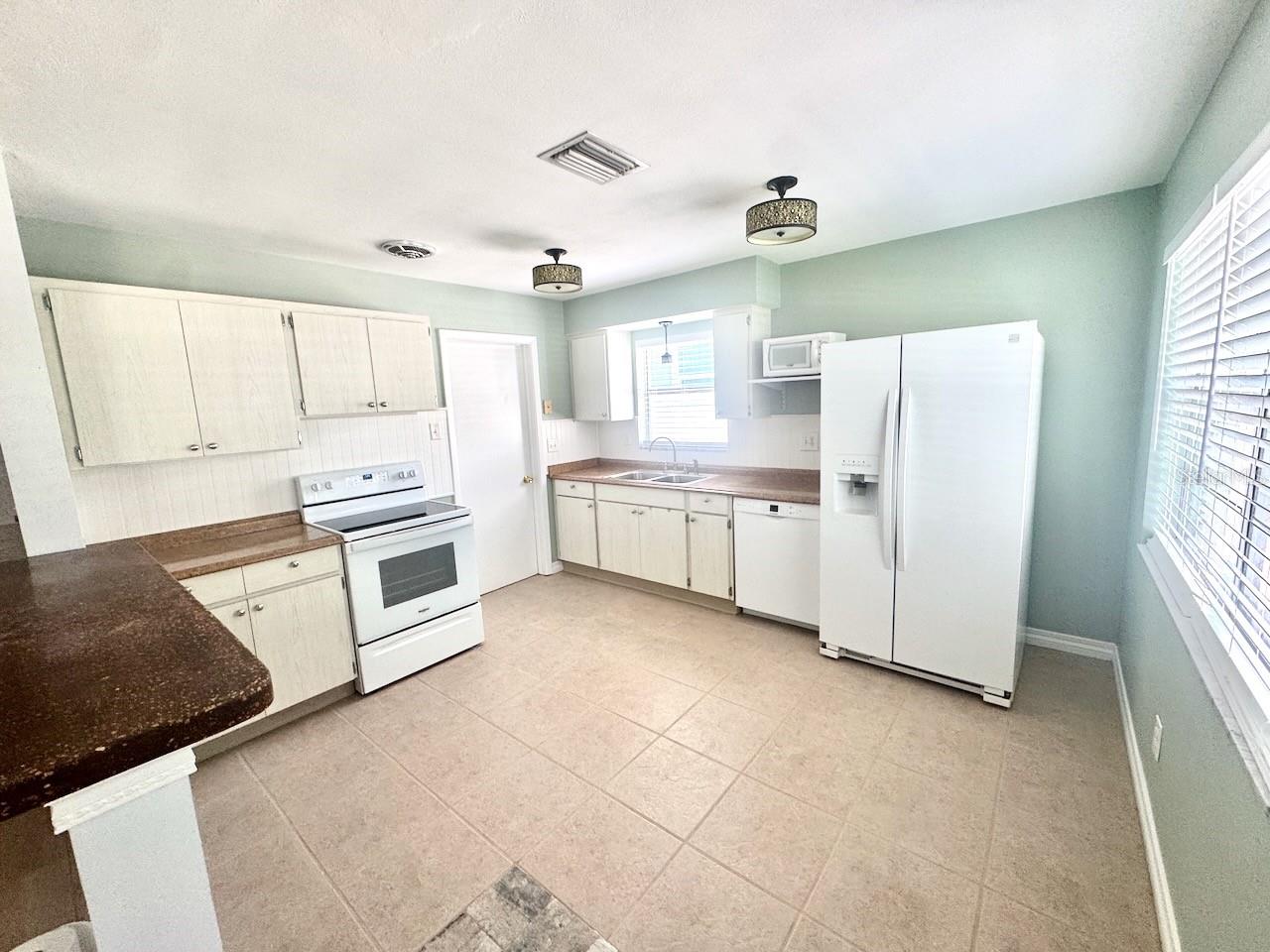 Image 4 of 19 For 3042 Highland Street N