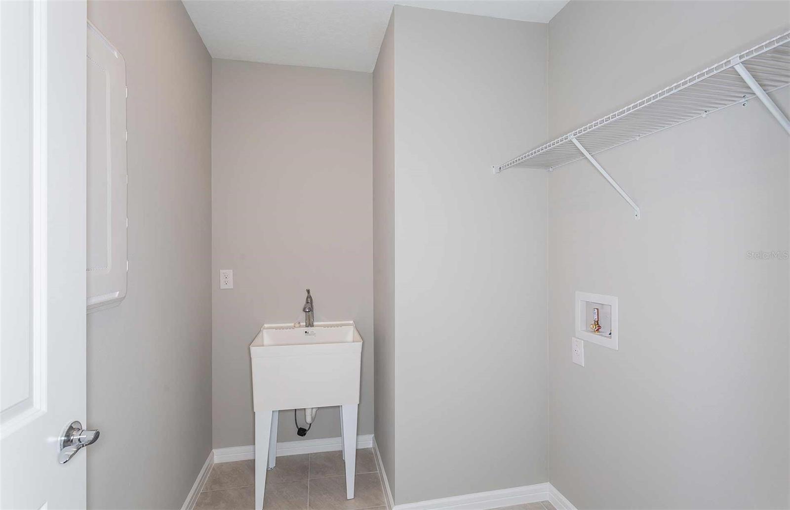 Listing photo id 11 for 3778 Hornbeam Road