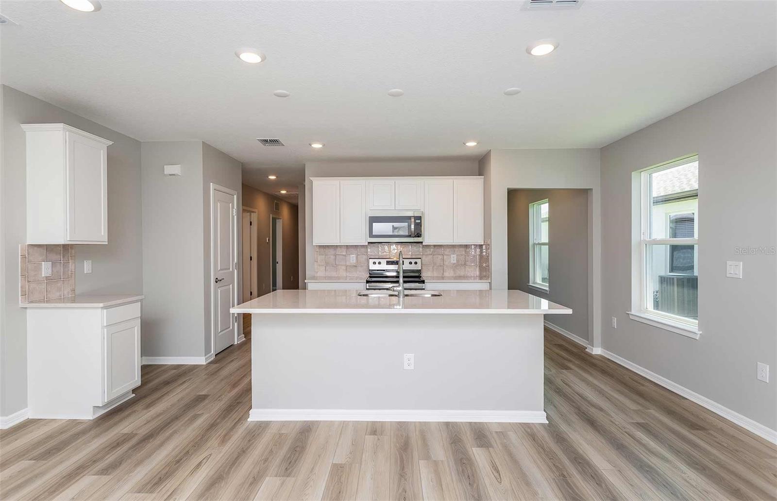 Listing photo id 0 for 3778 Hornbeam Road