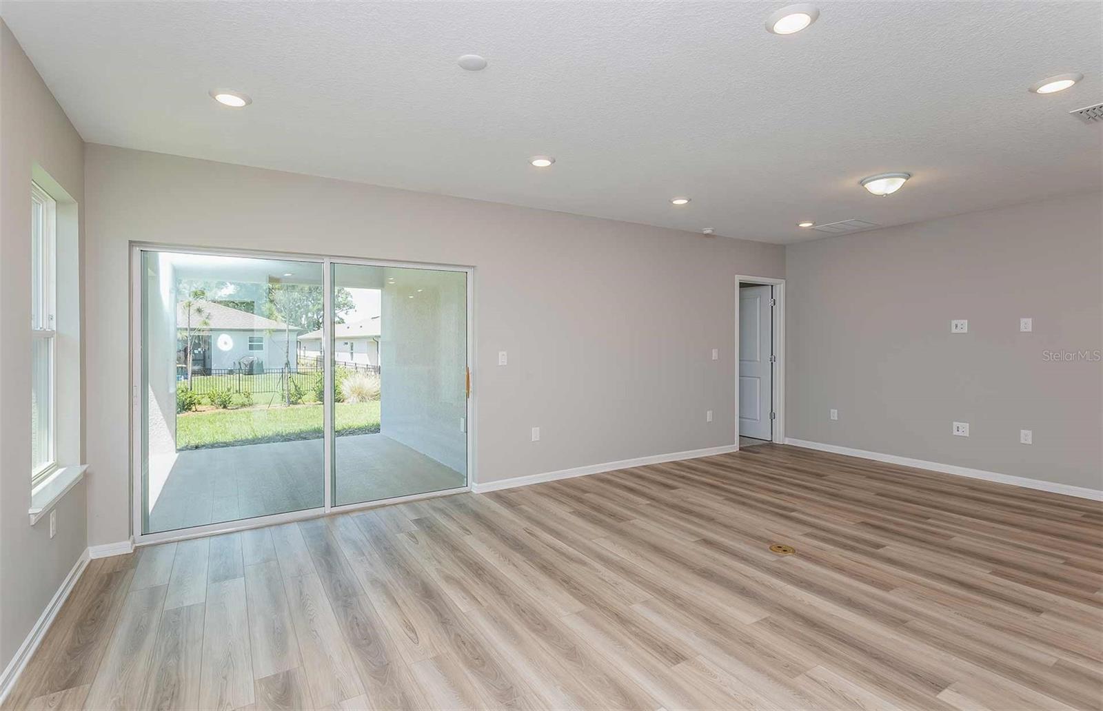 Listing photo id 1 for 3778 Hornbeam Road