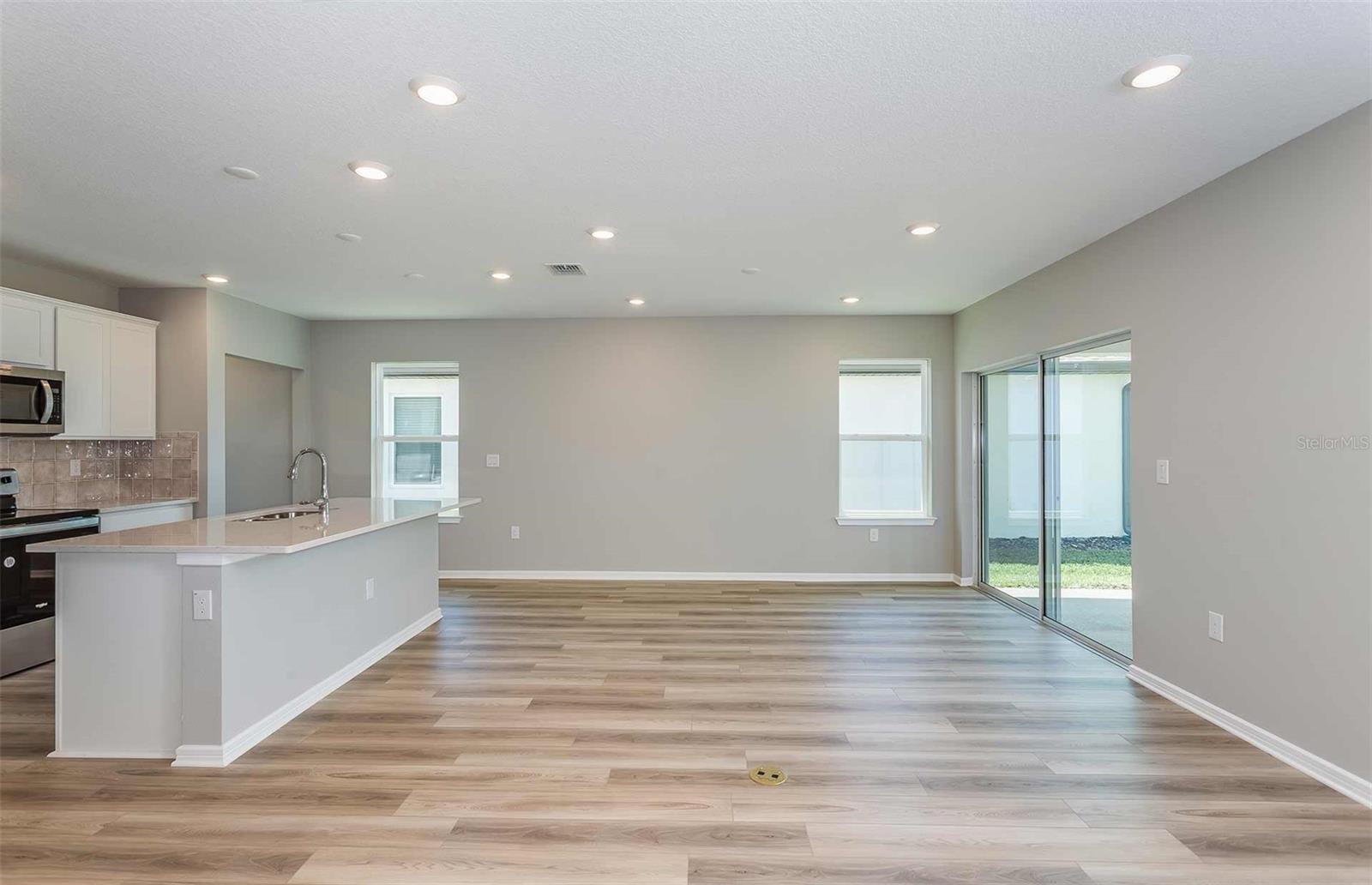 Listing photo id 3 for 3778 Hornbeam Road