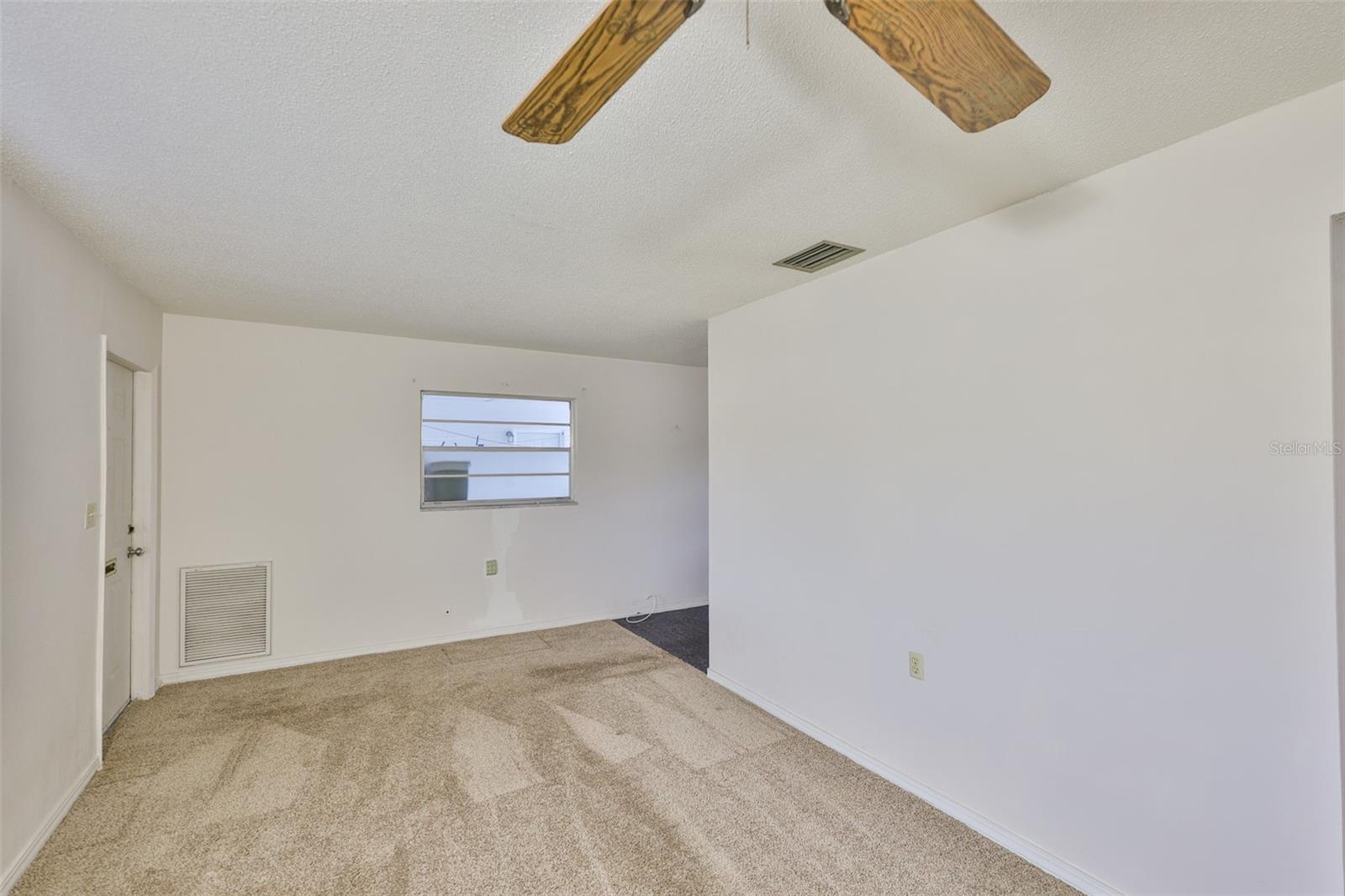 Listing photo id 9 for 7741 39th Avenue N