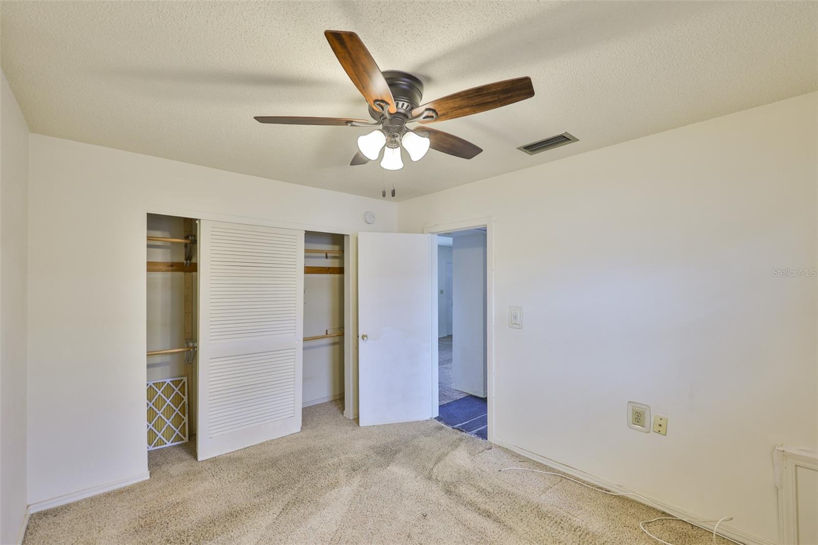 Listing photo id 14 for 7741 39th Avenue N