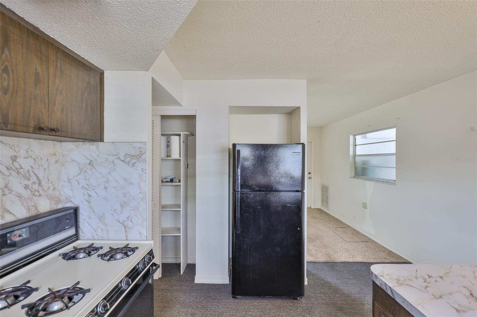 Listing photo id 16 for 7741 39th Avenue N