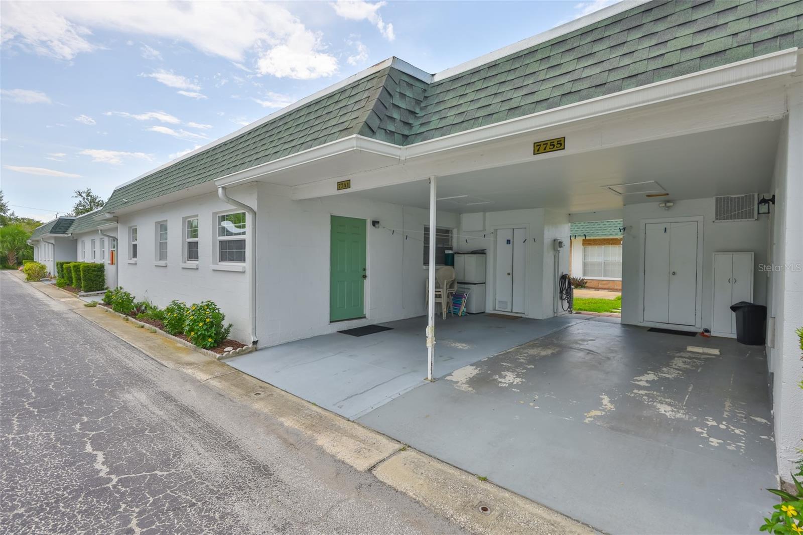Listing photo id 19 for 7741 39th Avenue N