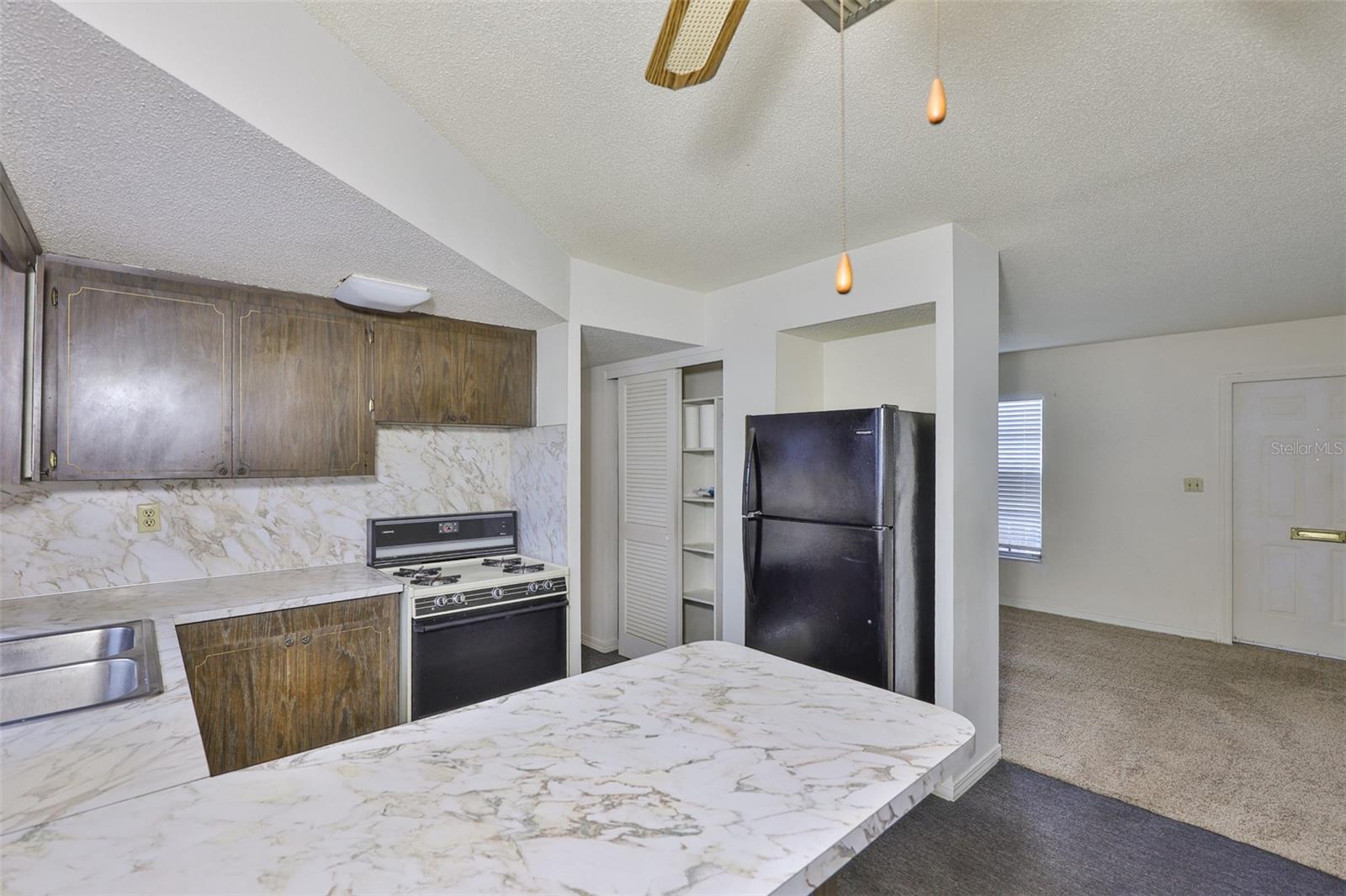 Listing photo id 5 for 7741 39th Avenue N
