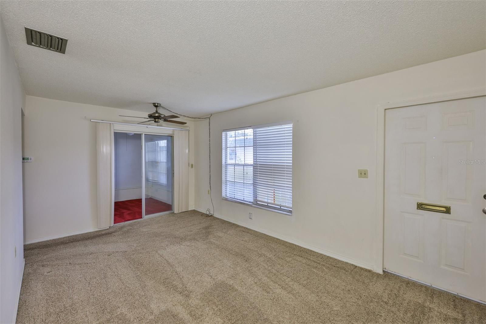 Listing photo id 7 for 7741 39th Avenue N