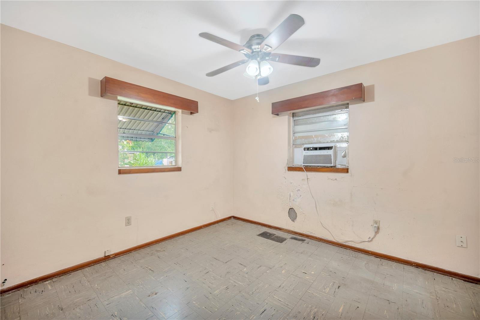 Image 18 of 23 For 430 Pevetty Drive
