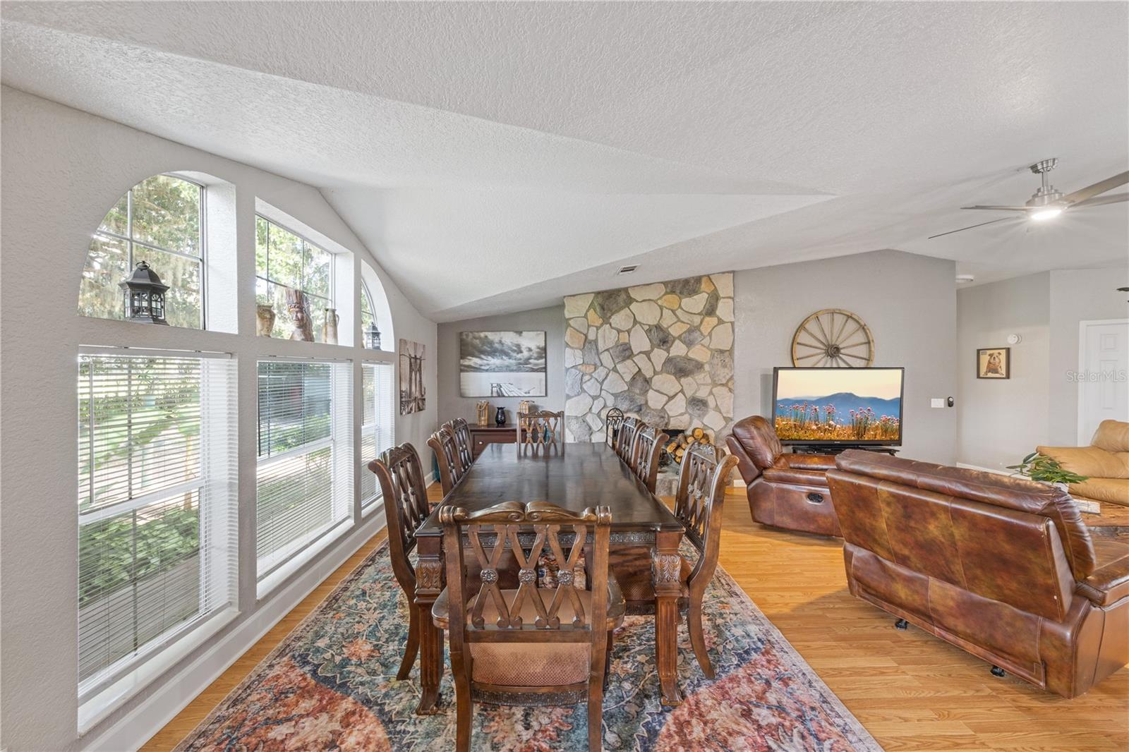 Image 11 of 45 For 7326 Loghouse Road