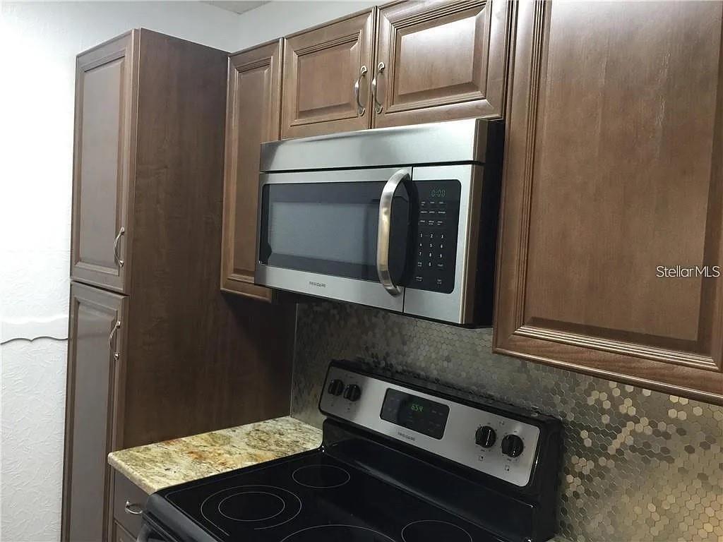 Image 5 of 24 For 11901 4th Street N 8102