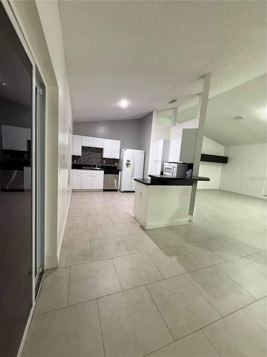 Image 8 of 36 For 1314 Carissa Court