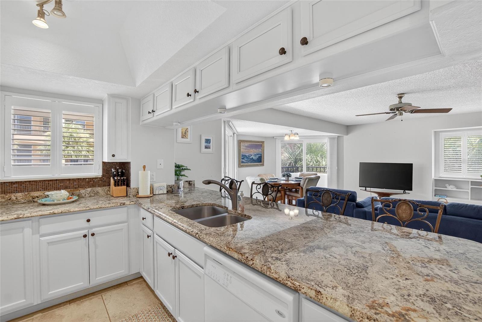 Image 12 of 92 For 2112 Gulf Boulevard 2a