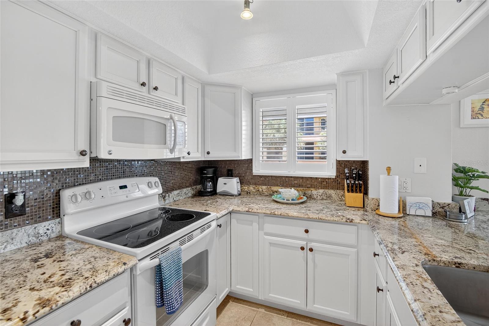 Image 13 of 92 For 2112 Gulf Boulevard 2a