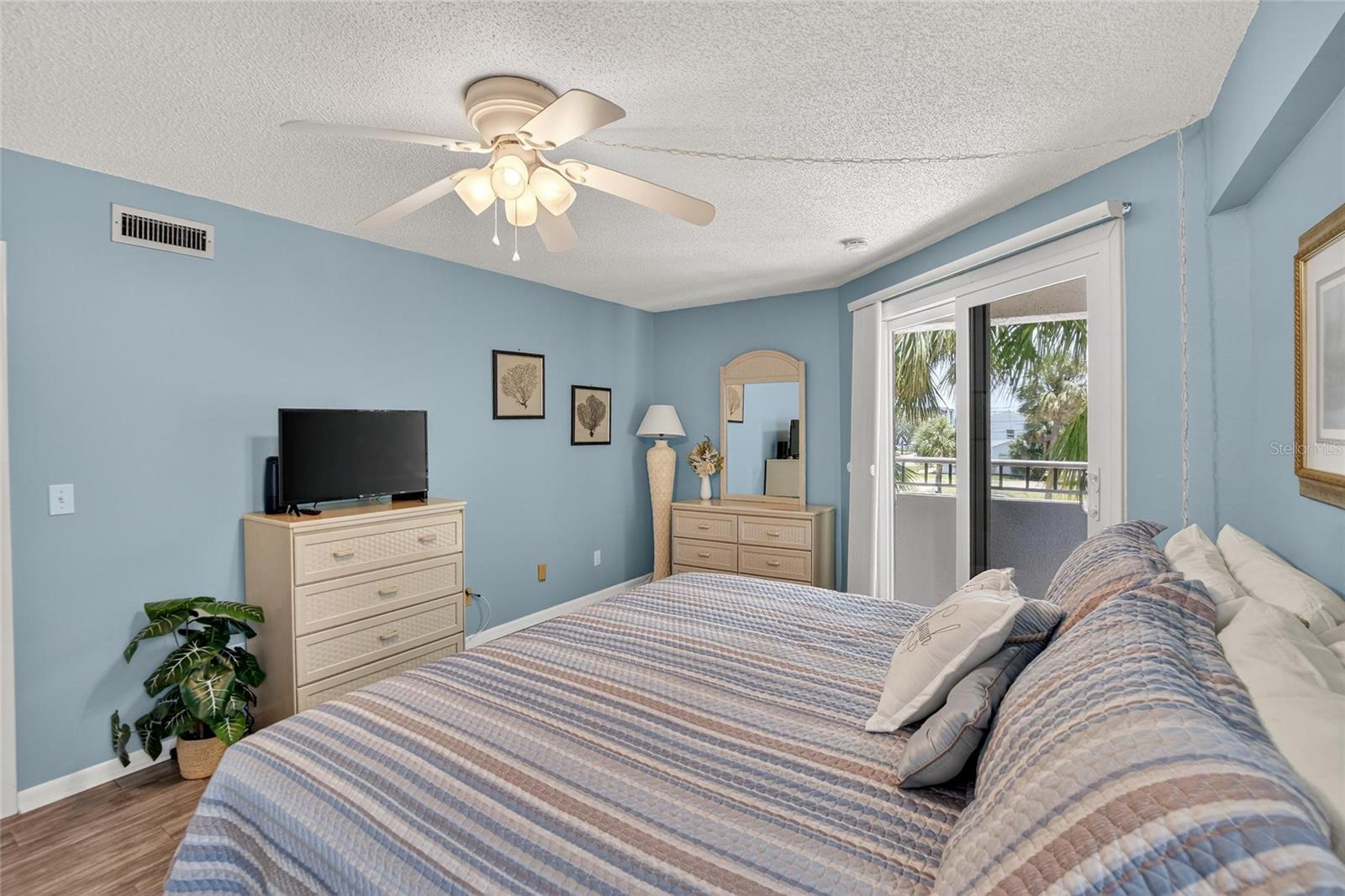 Image 41 of 92 For 2112 Gulf Boulevard 2a