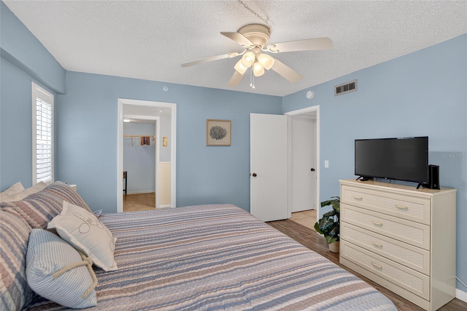Image 46 of 92 For 2112 Gulf Boulevard 2a