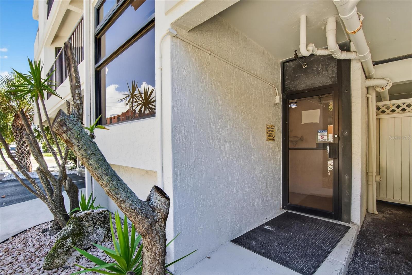 Image 67 of 92 For 2112 Gulf Boulevard 2a
