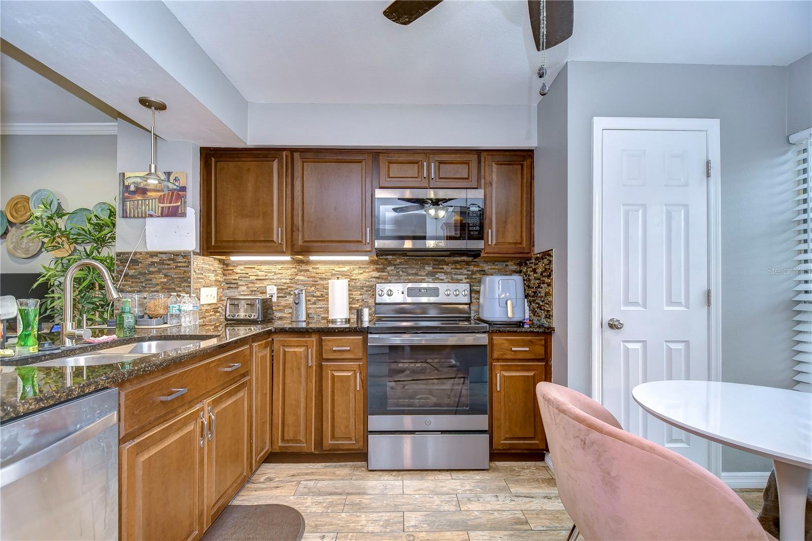 Image 6 of 52 For 16335 Rambling Vine Drive W