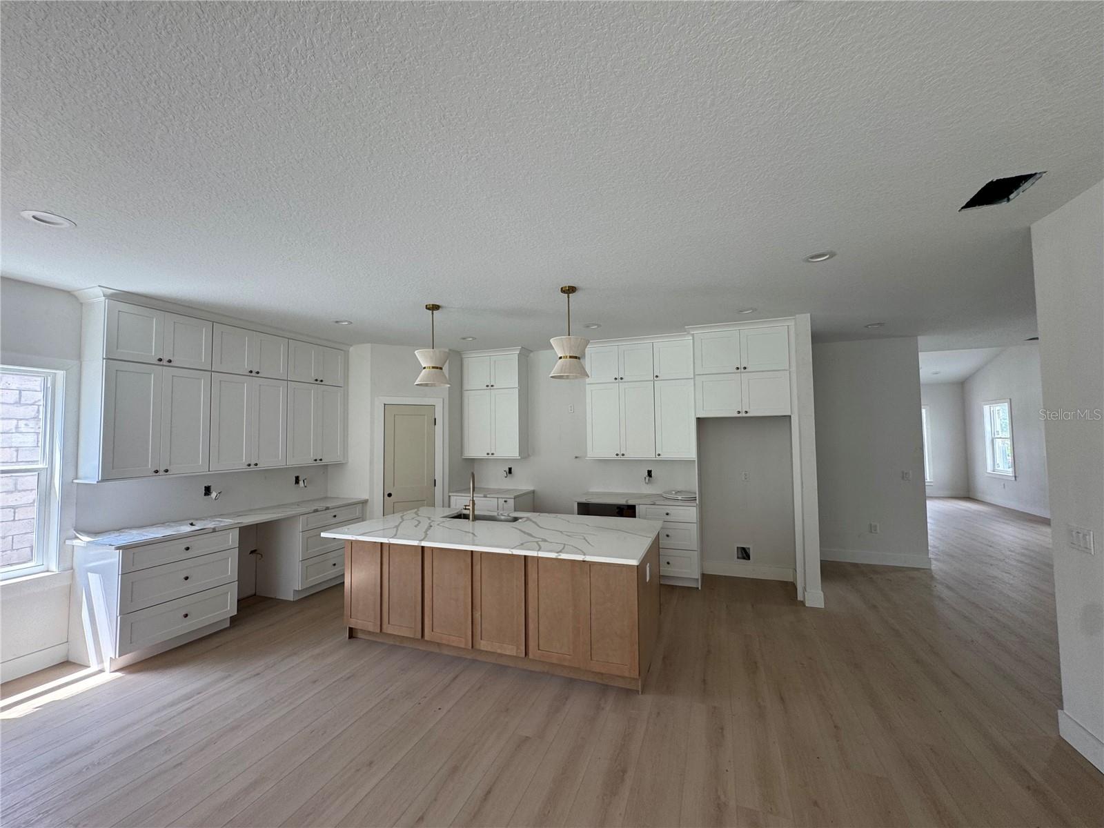 Listing photo id 0 for 808 Braddock Street
