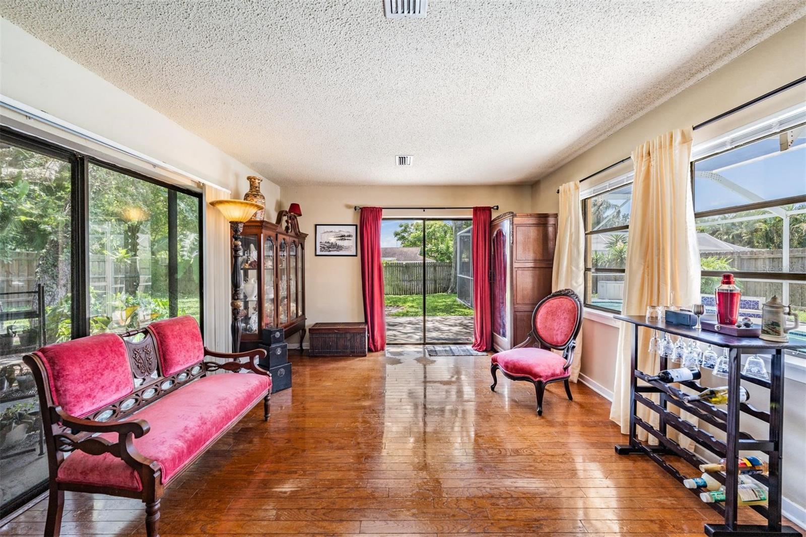 Image 12 of 43 For 1400 Wexford Drive S