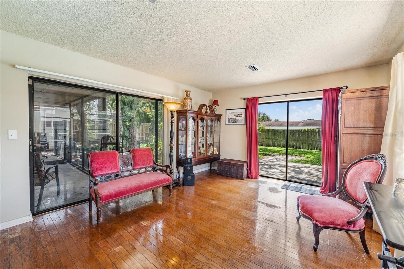 Image 13 of 43 For 1400 Wexford Drive S