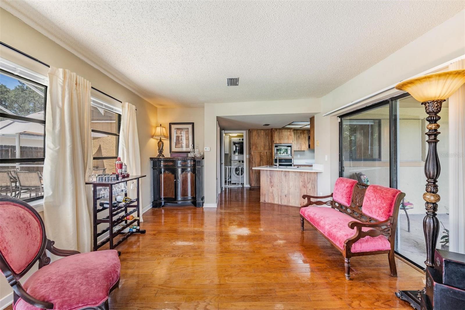 Image 14 of 43 For 1400 Wexford Drive S