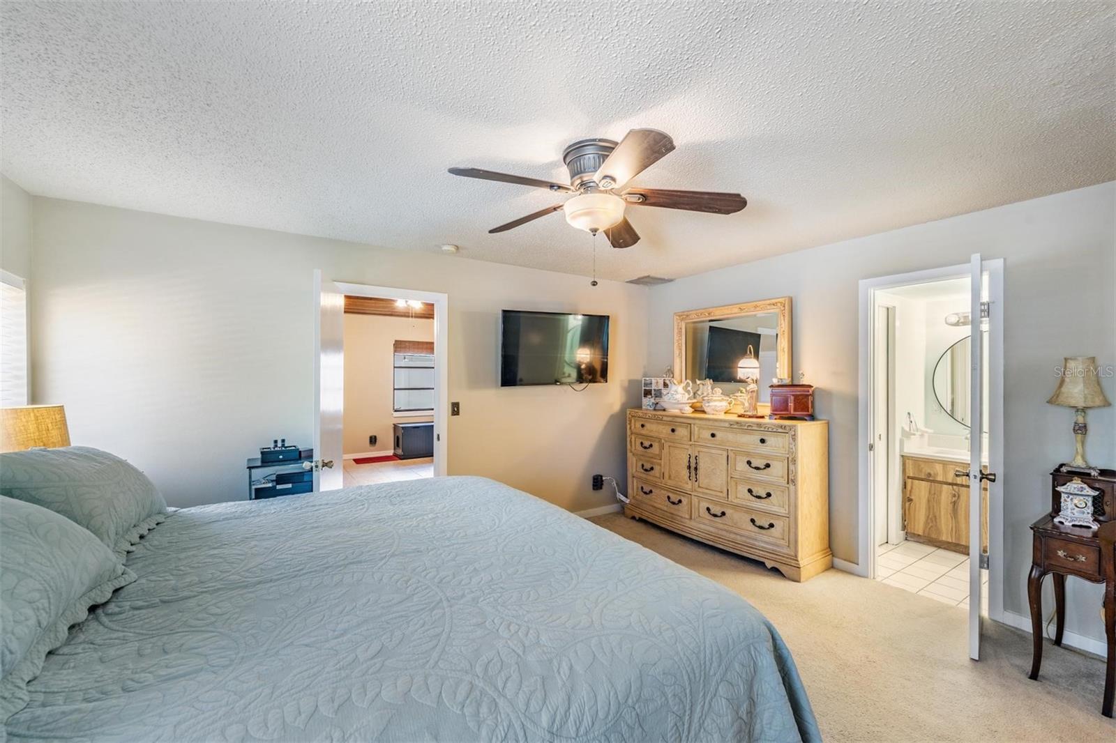 Image 17 of 43 For 1400 Wexford Drive S