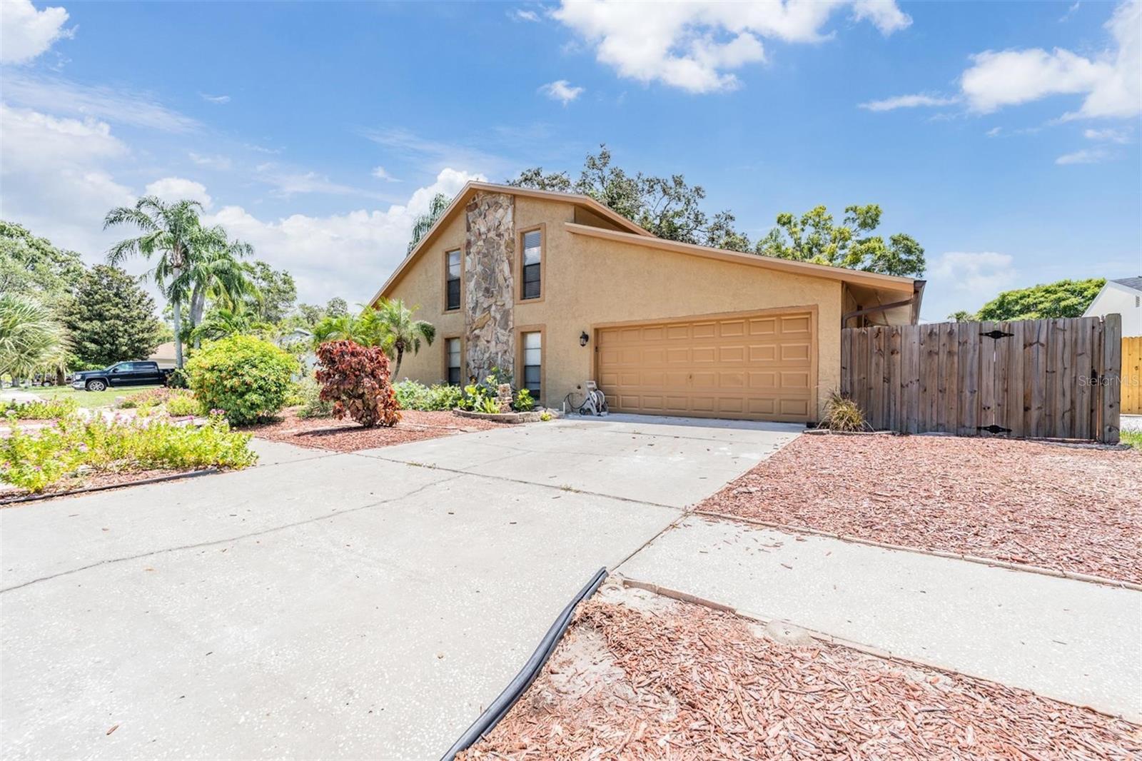 Image 2 of 43 For 1400 Wexford Drive S
