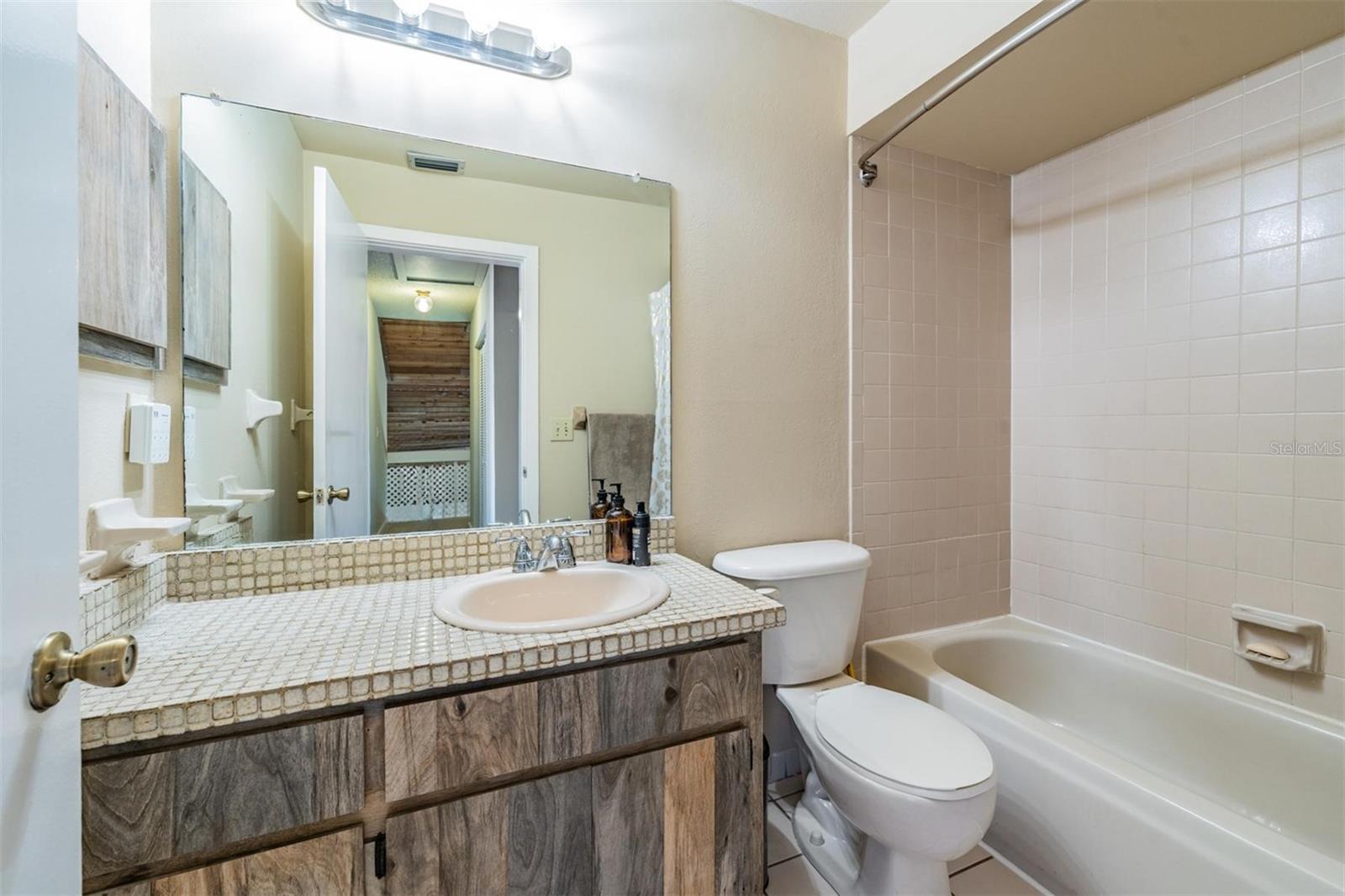 Image 26 of 43 For 1400 Wexford Drive S