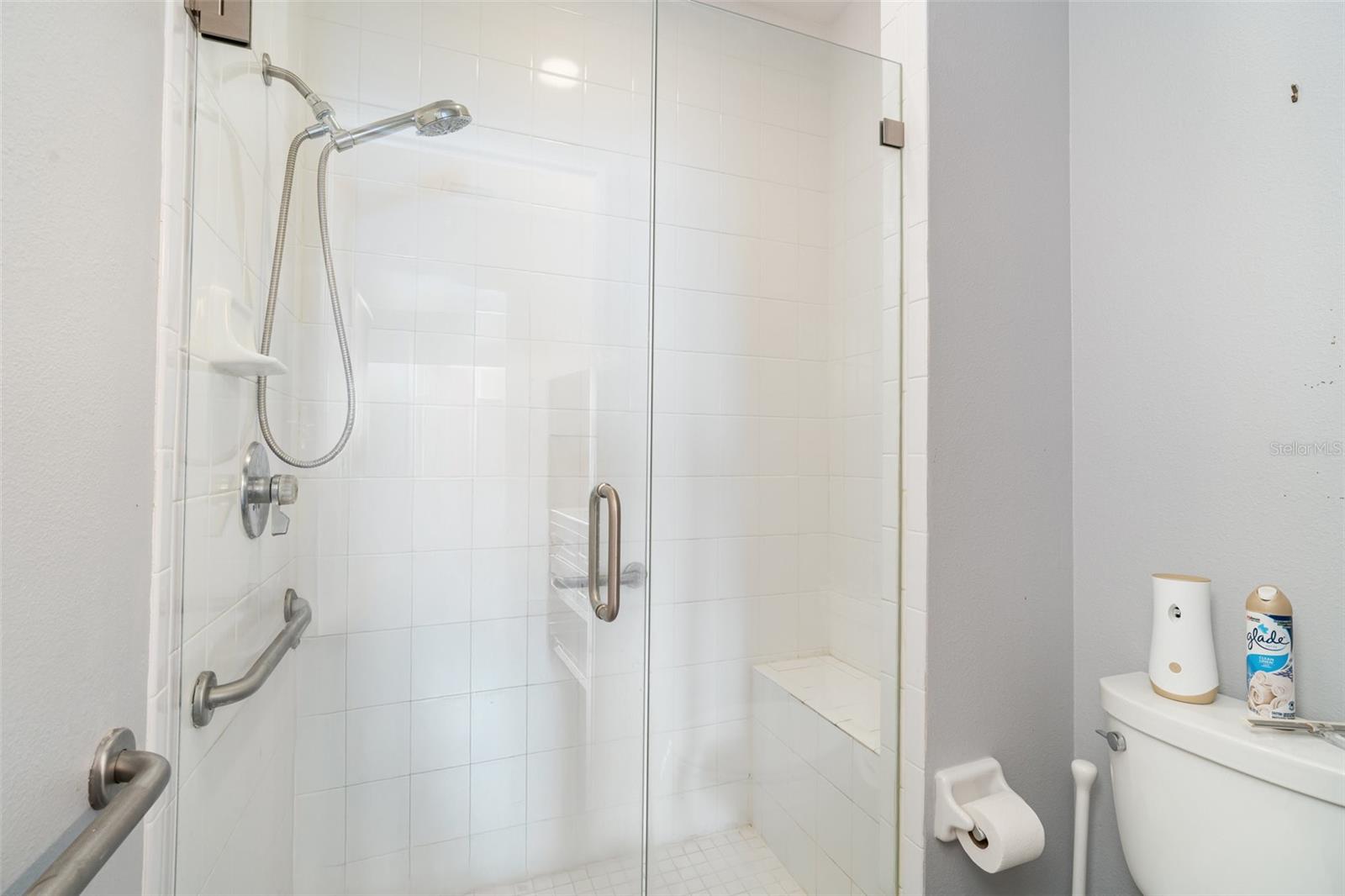 Image 15 of 29 For 814 Silverthorn Lane