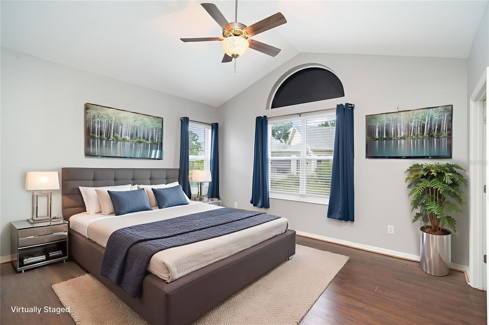 Image 18 of 29 For 814 Silverthorn Lane