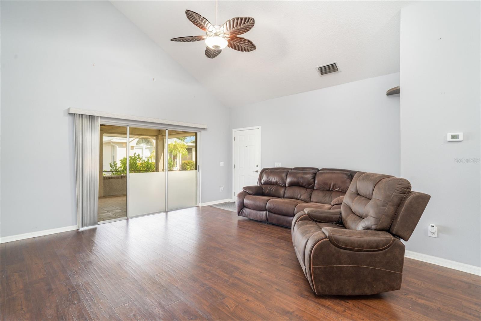 Image 4 of 29 For 814 Silverthorn Lane