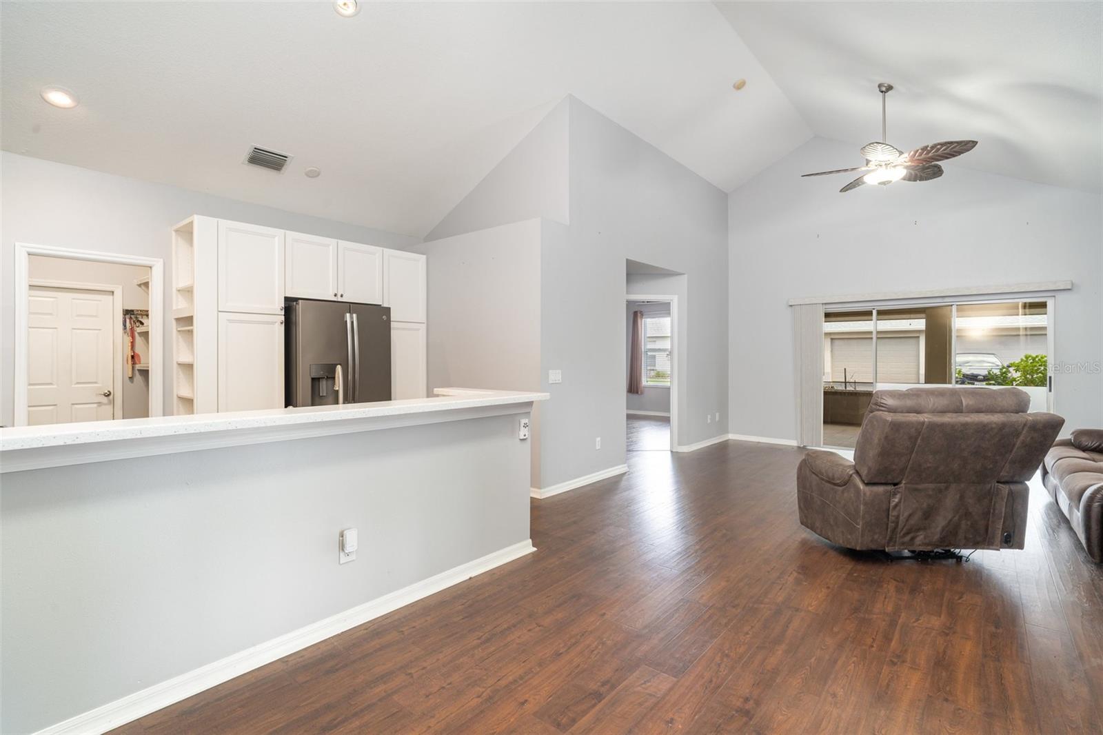 Image 6 of 29 For 814 Silverthorn Lane