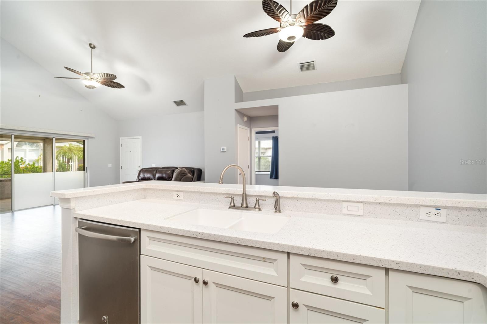 Image 8 of 29 For 814 Silverthorn Lane