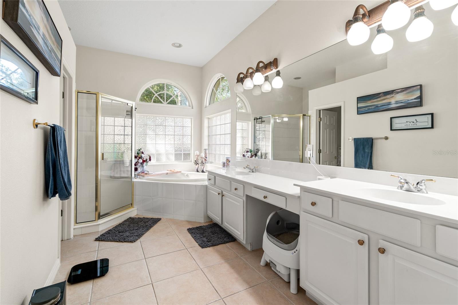 Image 14 of 65 For 18118 Diamond Cove Court